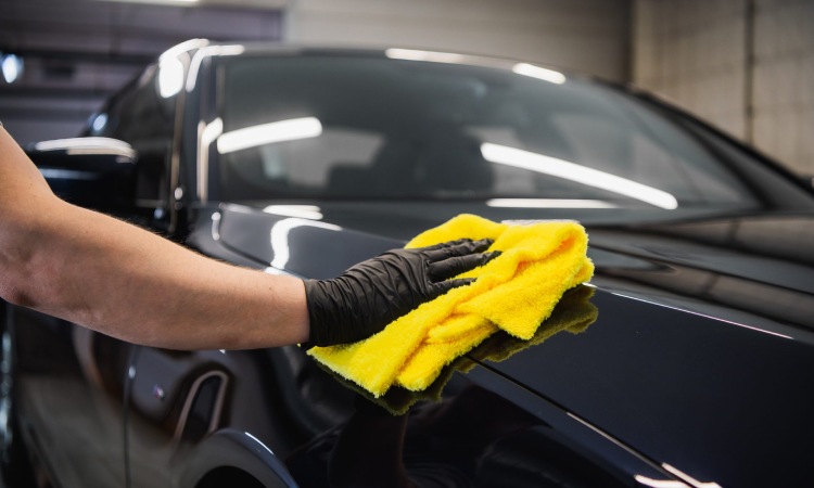 Mencuci mobil hitam, Sumber: sevensmartauto.com.au