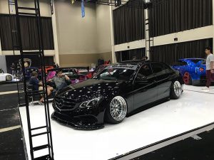 Mercy hitam ikut pameran di elite car show